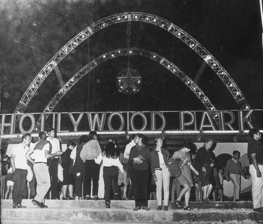 Durante décadas, el Hollywood Park se instaló todas las temporadas en "La Manzana de los Circos". Tren fantasma, el gusano, el Palacio de la Risa...y todo lo que usted desee recordar de aquellos días de la infancia.