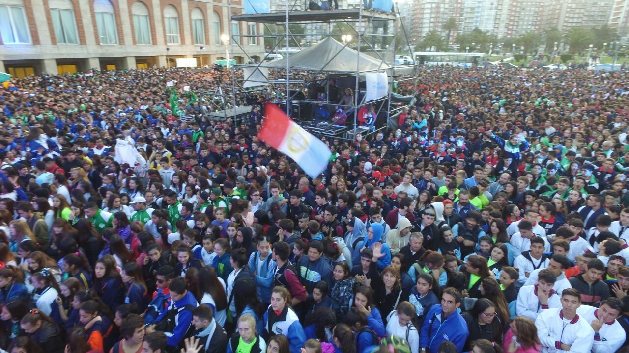  Miles de pibes de todo el país le ponen color a los Juegos Evita en Mar del Plata.