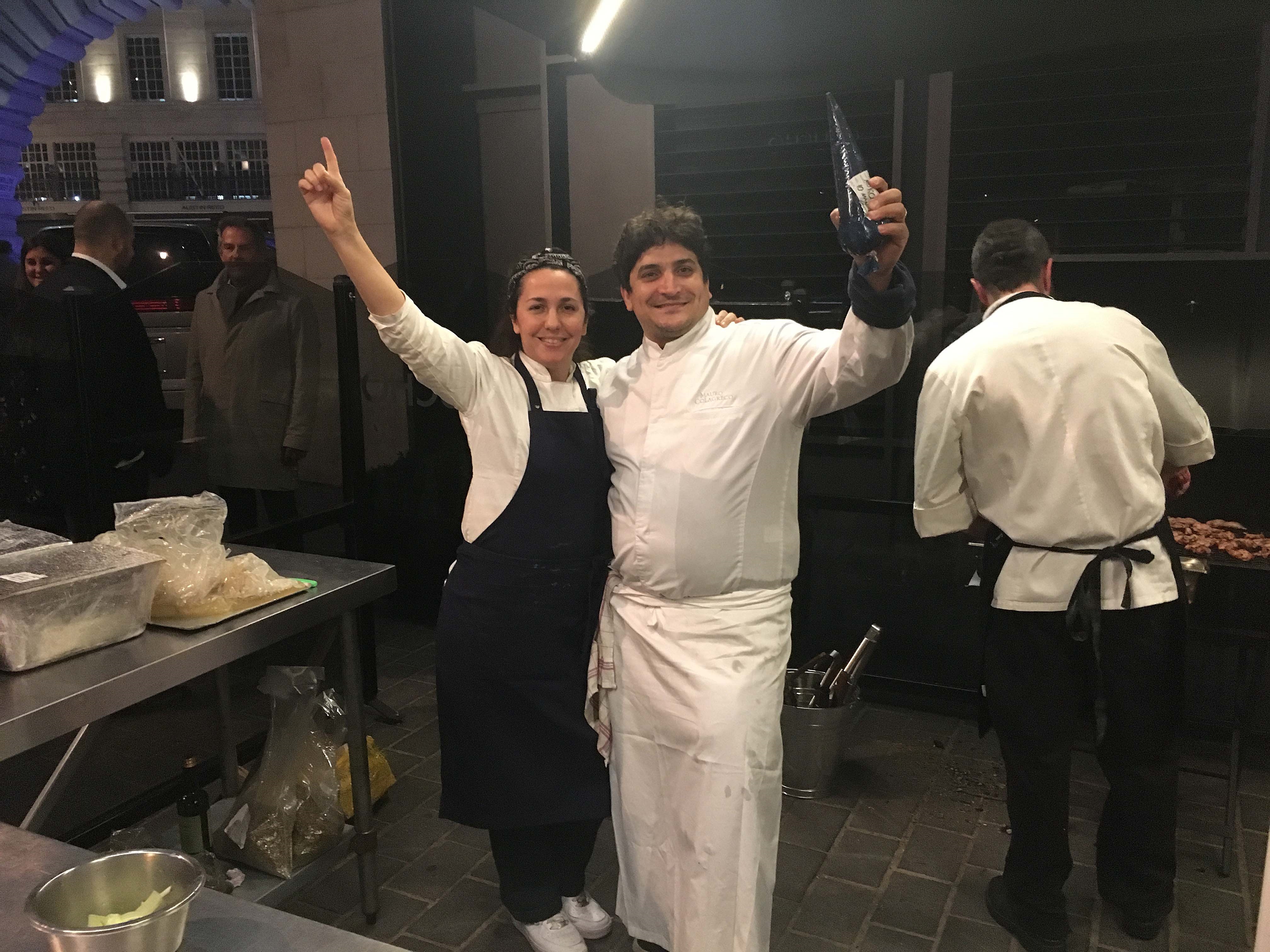 Narda Lepes y Mauro Colagreco en la cocina de Gaucho.