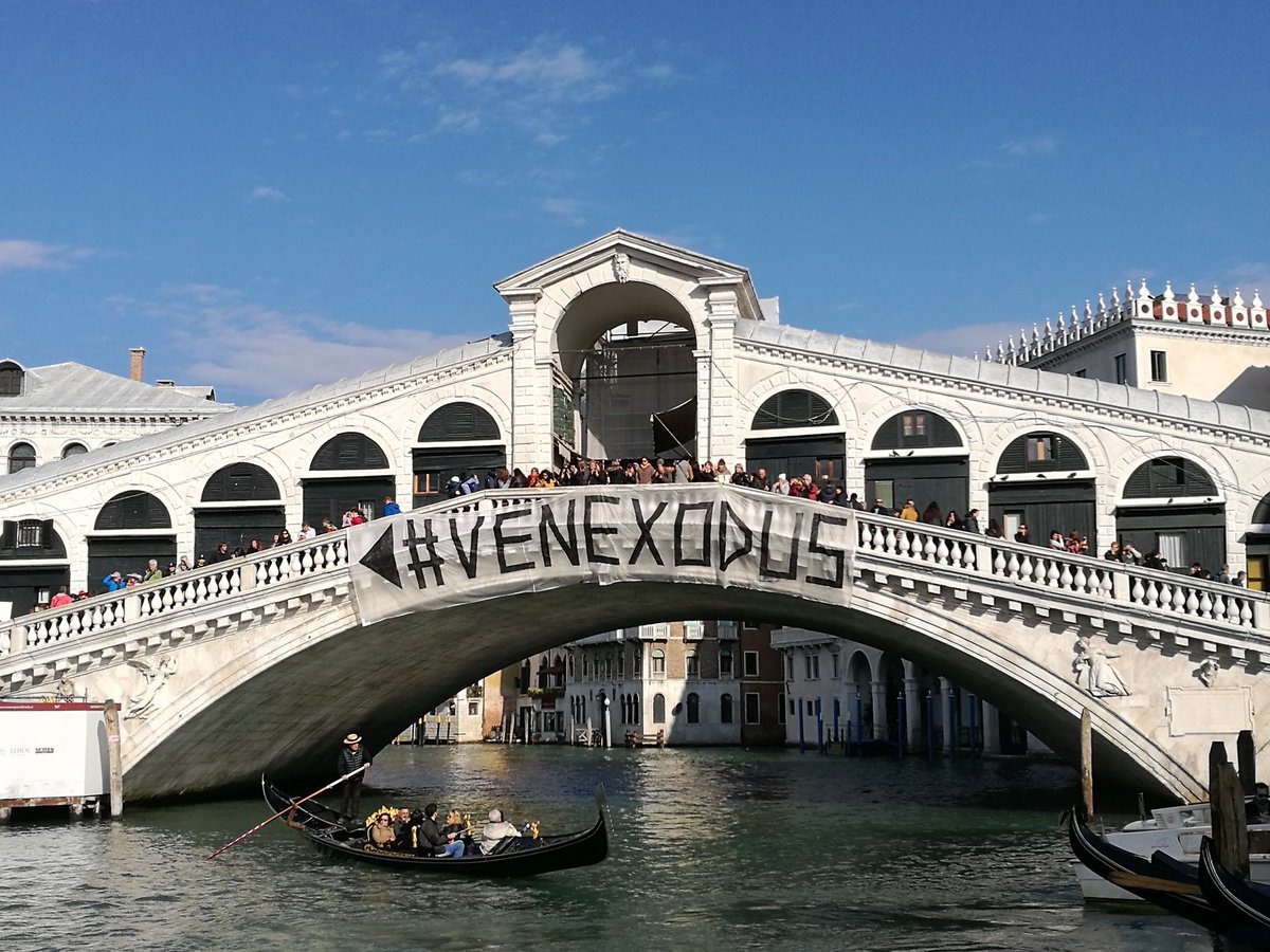 Los venecianos es manifestaron en calles y canales de la ciudad. Foto: Los venecianos es manifestaron en calles y canales de la ciudad. Foto: @ArelloPonch.