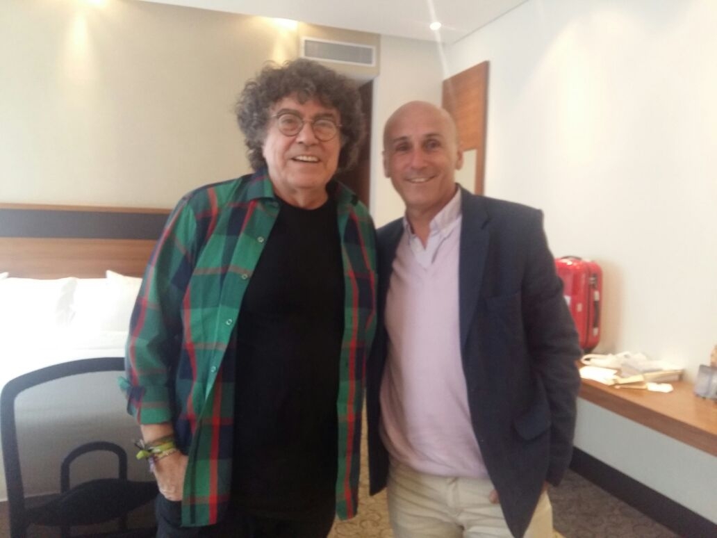  El cantautor Piero y el ex secretario de Cultura, Sebastián Puglisi, en Colombia, donde intercambiaron experiencias sobre el proceso de paz que se vive en aquel país.