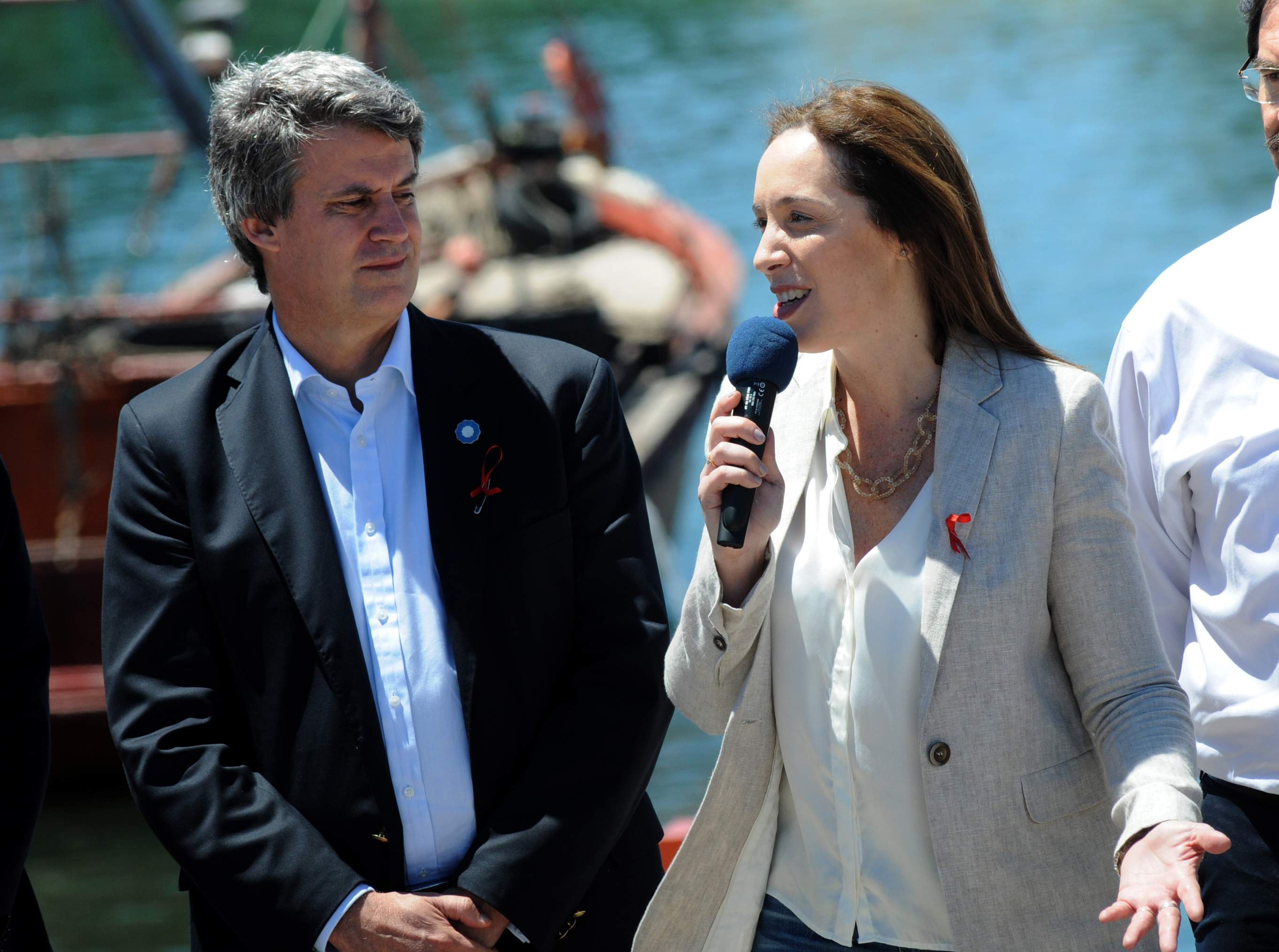  La gobernadora Vidal y el ministro de Economía, Prat Gay, durante los anuncios para la pesca de Mar del Plata.