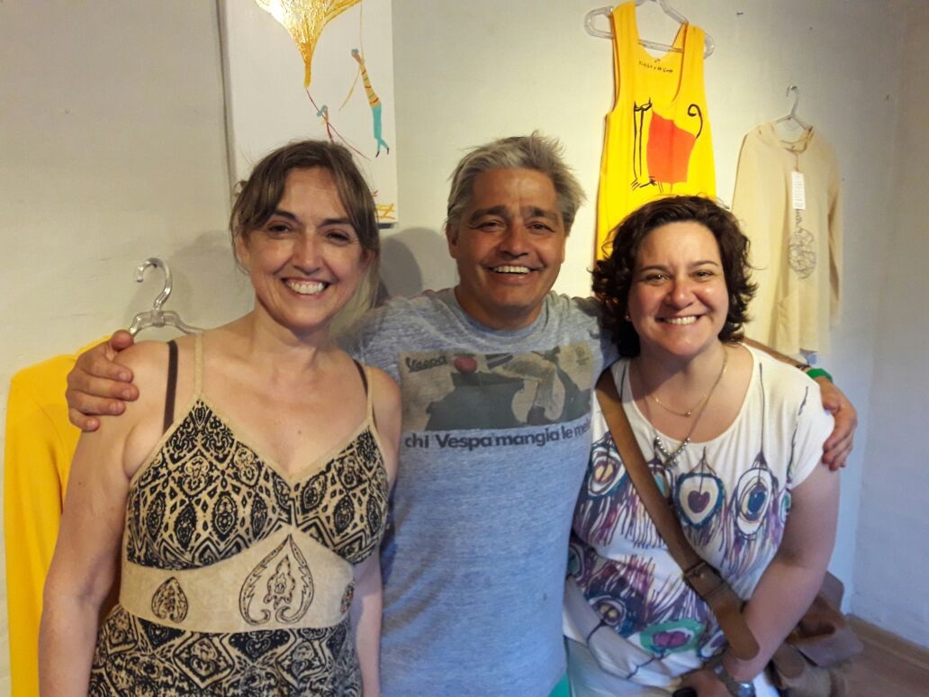  Silvia Garat, Felipe Giménez y Anita Marino, durante el original lanzamiento del proyecto textil "El hilo y la luna".