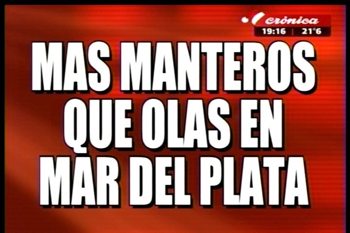 La célebre placa roja de Crónica TV reflejó lo vivido en la peatonal San Martín. "Más manteros que olas en Mar del Plata"...
