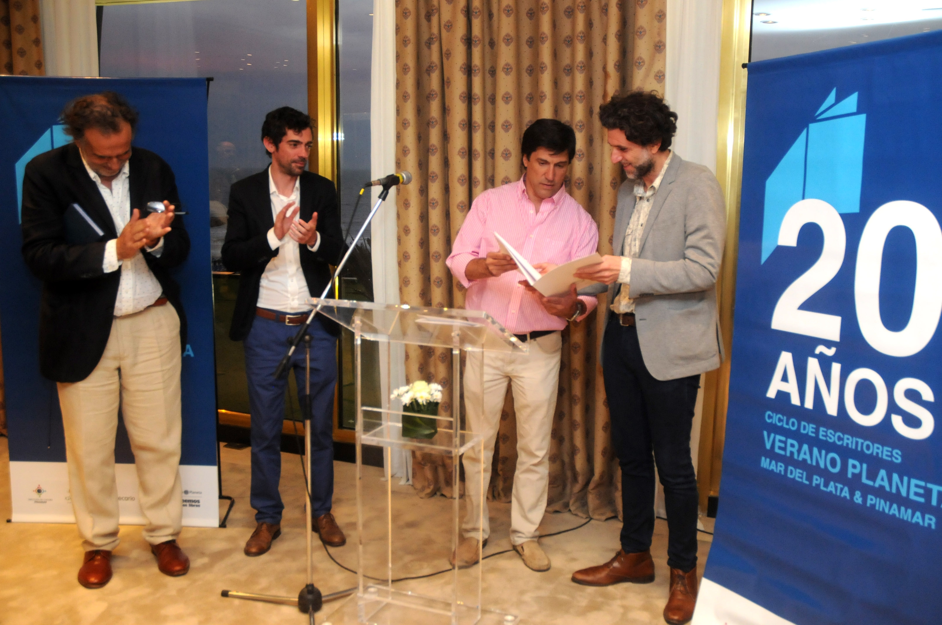 Los máximos directivos de Editorial Planeta estuvieron en Mar del Plata. Fueron incluso reconocidos por el concejal Mario Rodríguez, por los 20 años del ciclo. 