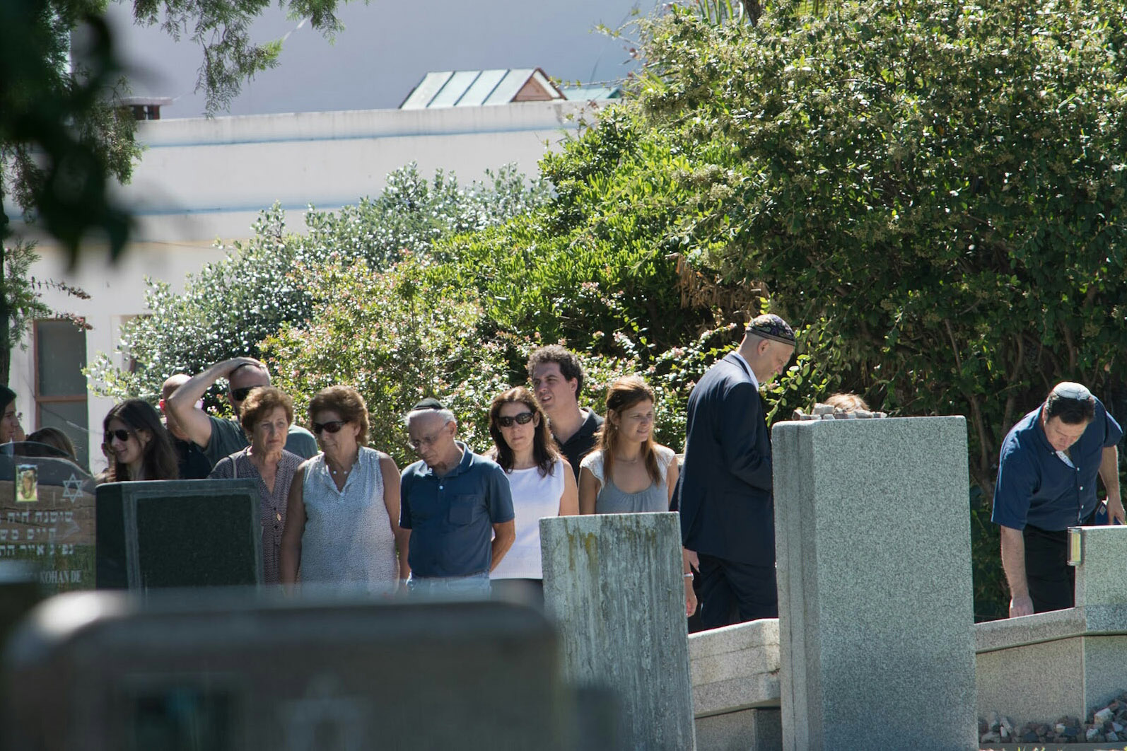 Familiares, amigos y allegados de Alberto Nisman participaron esta mañana de un oficio religioso en el cementerio israelita de La Tablada. 