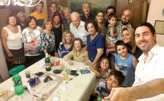 Rosita 100 años_La selfie de los 100 años, Rosita en el medio