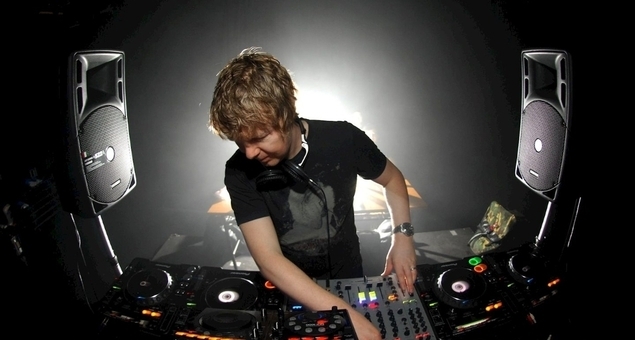 El DJ John Diwgeed, protagonista de la fiesta electrónica de la noche del lunes.