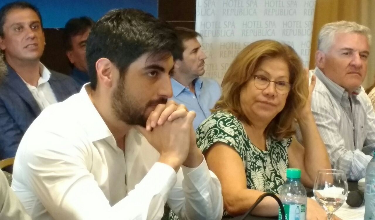  Facundo Moyano y Graciela Camaño durante la conferencia de prensa en la que se anunció la "sanción" a Fiorini tras haber votado en coincidencia con el oficialismo. 