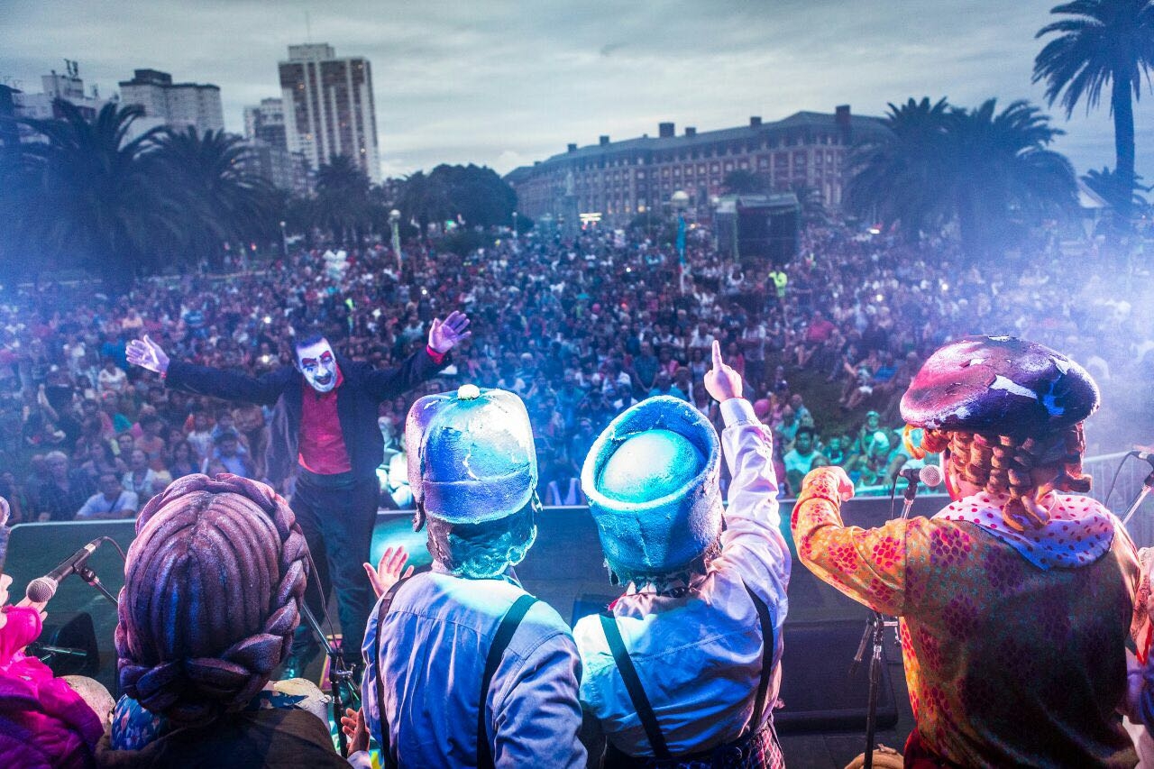 La murga "Lavate y vamo" cerró el Primer Festival de Carnaval de la Provincia en Plaza Colón. Un éxito de público que seguramente se reiterará el año próximo.