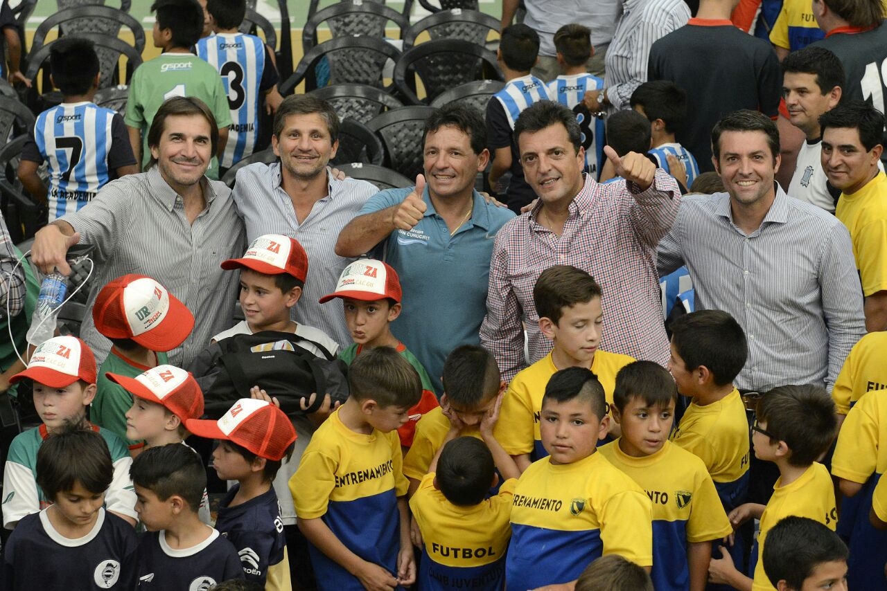  Javier Faroni, Ariel Ciano, Juan Curuchet, Sergio Massa y Gabriel Di Césare, durante una de las actividades desarrolladas en la región 