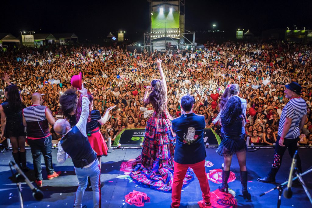 Natalia Oreiro convocó a una multitud en Camet. El ciclo AcercArte tuvo un saldo exitoso, y ya se anuncian actividades, en la Plaza Colón, para el Carnaval.