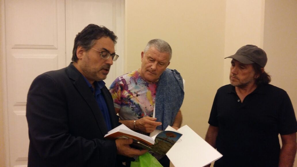 El director del Teatro Colón, Marcelo Gobello, y el productor Pablo Baldini, con Carl Palmer, quien brilló en el recital del Provincial.