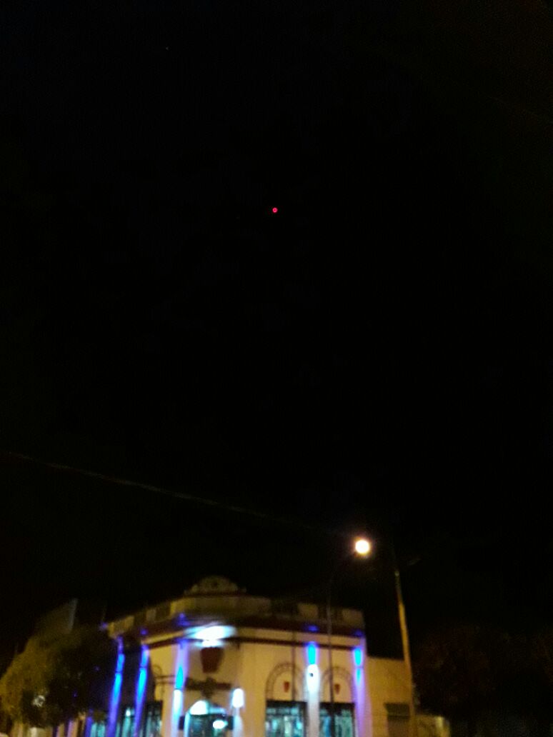 punto rojo cielo 1