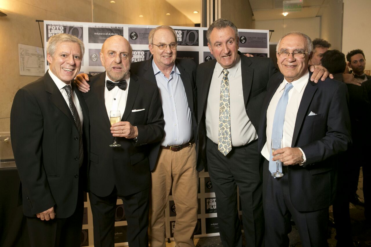 Horacio Pagani, protagonista de lo que se llamó “el casamiento del año”, junto a sus ex prestigiosos compañeros de Clarín, Héctor Hugo Cardozo y Alberto Félix Fernández; Vito Amalfitano, de LA CAPITAL; y el doctor López Rosetti. Decenas de periodistas concurrieron a la fiesta. Pagani asegura que “Boca no gana este campeonato”. Fotos exclusivas Silvina Stéfano/Ignacio Sottano, en Facebook fotolibroplus 