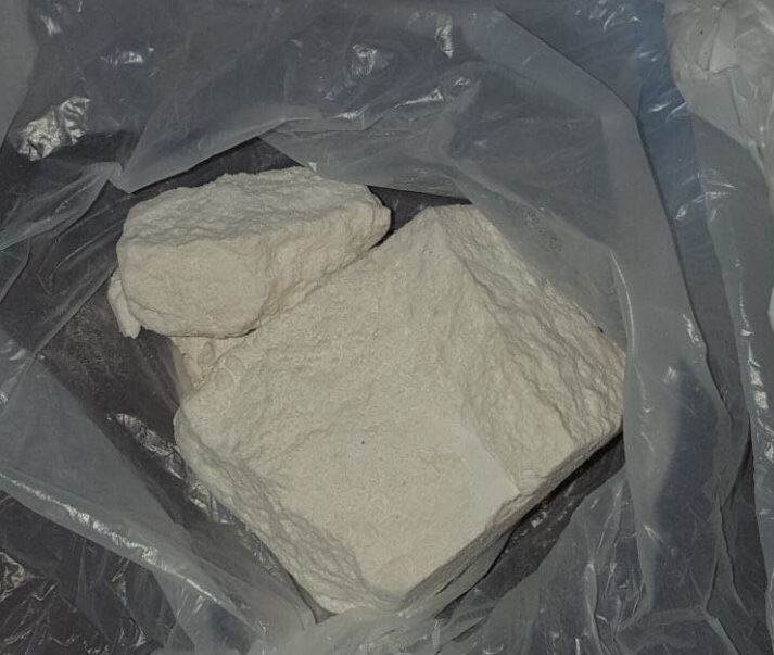 Cocaína compactada que fue descubierta en uno de los domicilios.