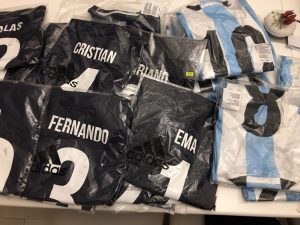 Las camisetas que usará en Austria el combinado marplatense que representará a la Selección Argentina.