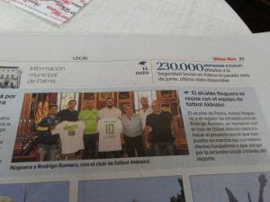 Un diario de Palma de Mallorca reflejó el encuentro de los referentes del Aldosivi español con el alcalde de Palma.