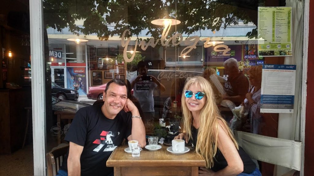 Graciela Alfano estuvo el fin de semana en Mar del Plata y disfrutó un café con el periodista Fernando Prensa. (Foto: Eduardo Aguada)