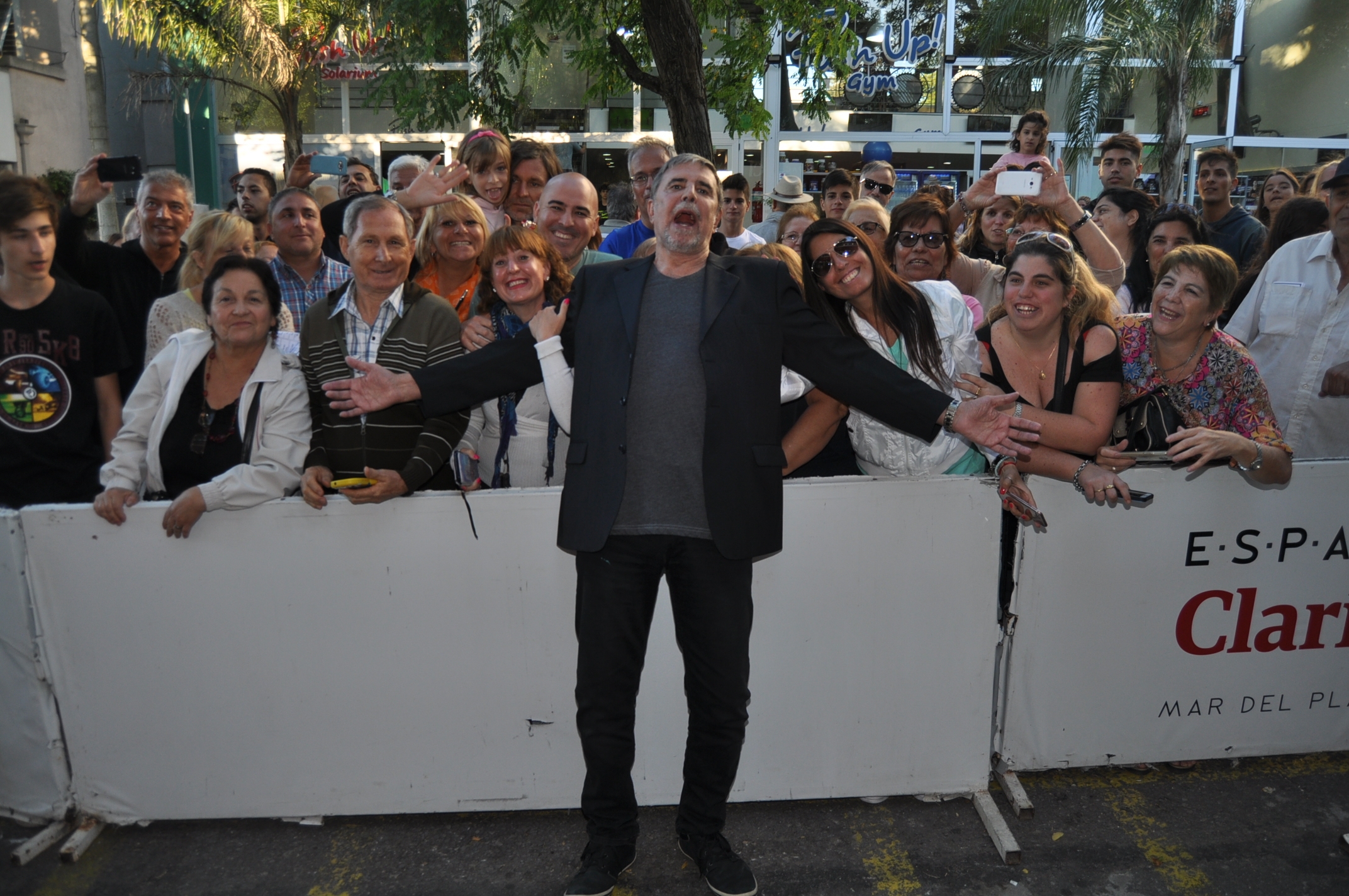 Jorge Martínez regresó a la temporada marplatense -protagoniza "¿Qué le digo a mujer?"- y sigue levantando suspiros entre el público femenino. (Foto: Pato Giacometto)