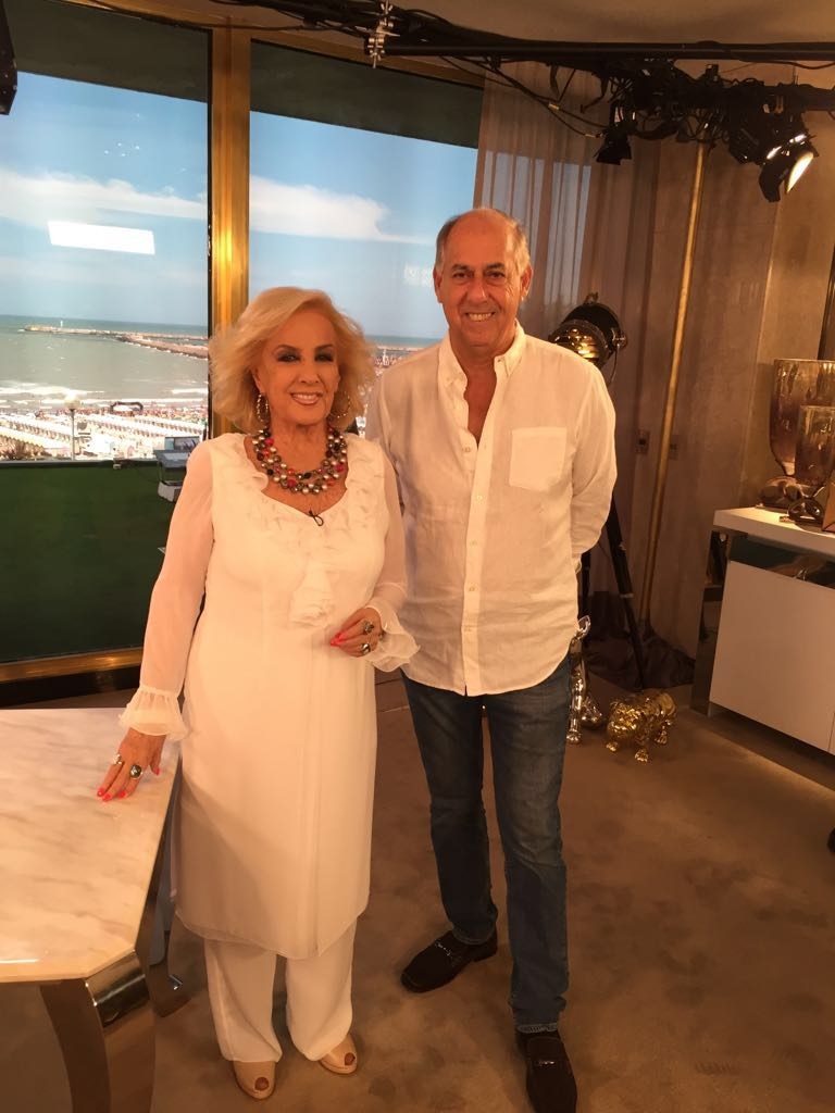 El empresario Roberto Fontenla con la diva siempre vigente, Mirtha Legrand.