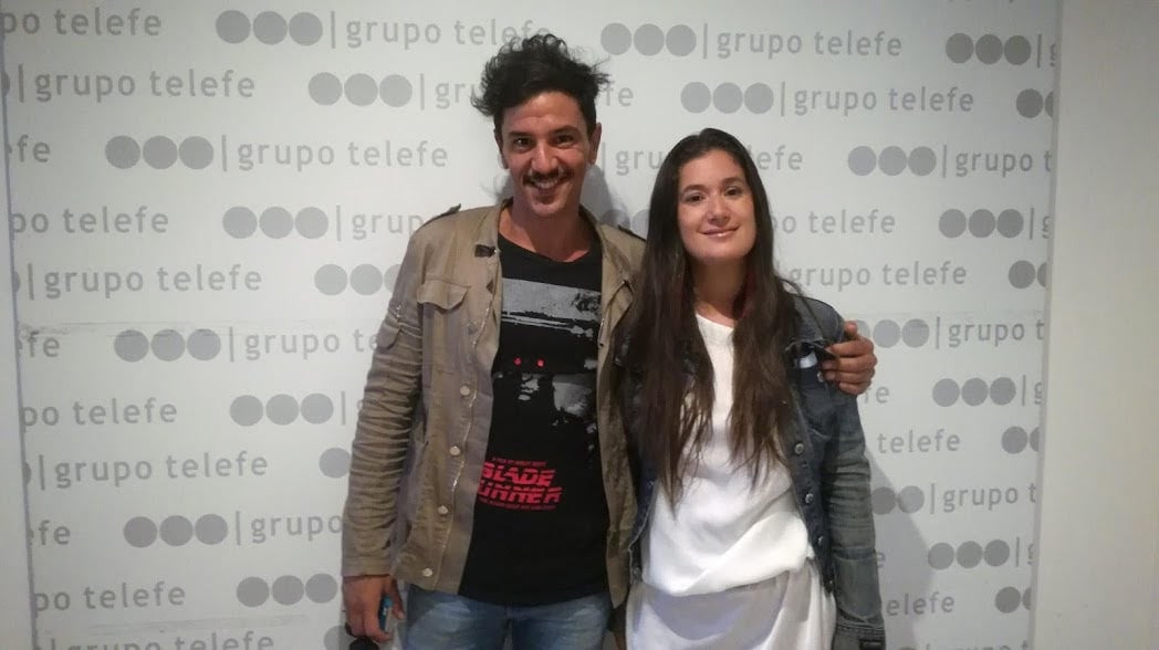 El actor de la novela "Amar después de amar" (Telefe), junto a la ex productora de Flavio Mendoza visitando los estudios de Canal 8. La dupla promocionó su obra "El Bañero", que los lunes y martes se presenta en el Provincial.