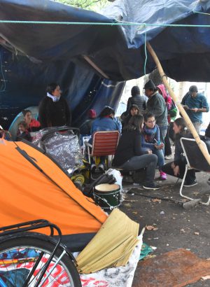 El acampe desde adentro cómo viven los que protestan hace 21 días en