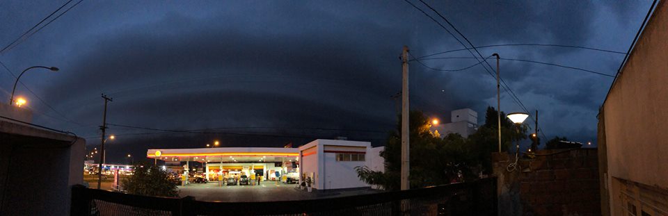 La tormenta desde la rotando de Champagnat y Luro.