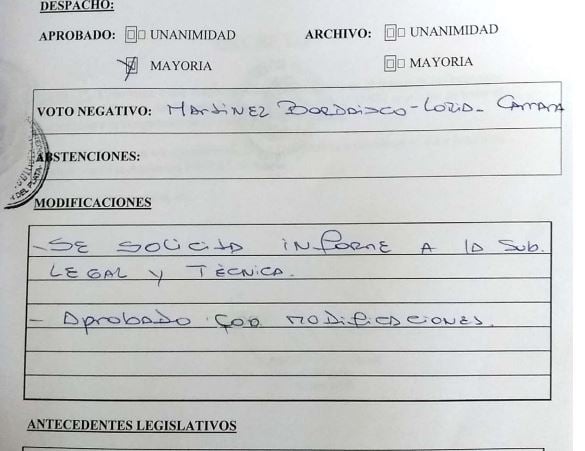 La aprobación de la comisión de Legislación, corregida con liquid paper. 