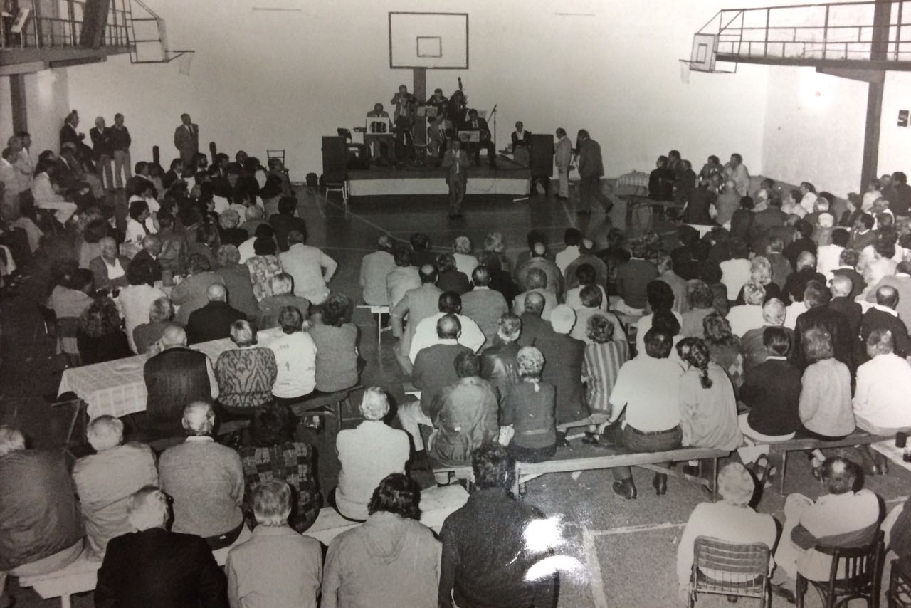 1989: festejos en la sede social de un nuevo aniversario.