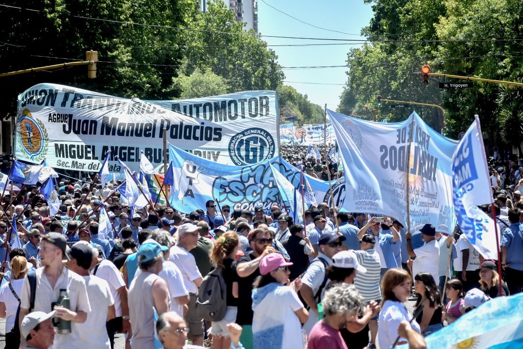 Las mejores imágenes de la multitudinaria movilización en Mar del Plata