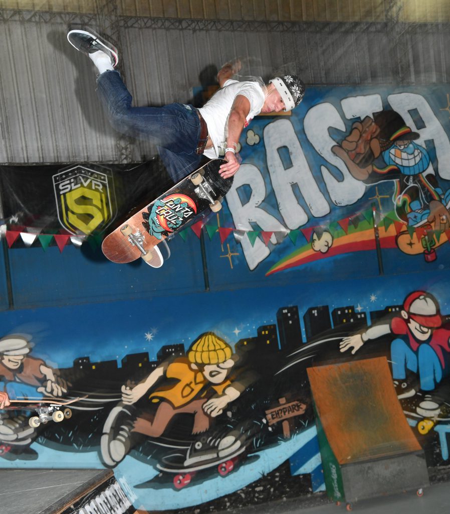 Gael Dobar, presente y futuro del skate argentino, impactó a los extranjeros con su show en el skaterpark de Bernal.