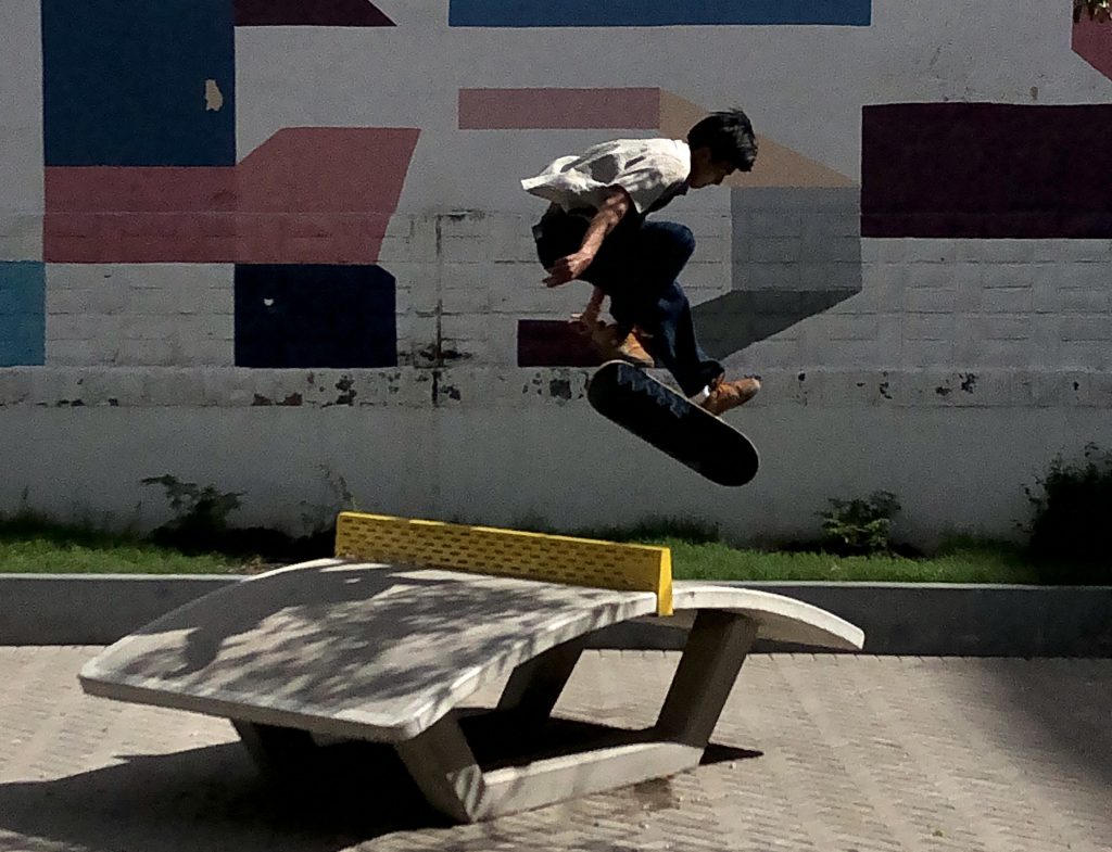 Vuela el japonés Shintaro Hongo en unos de los días de producción en calle.