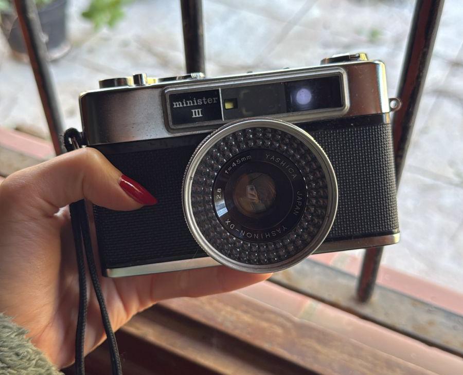 La primera cámara que compró Agostina.