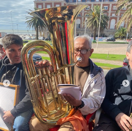 Músicos desde el camión.