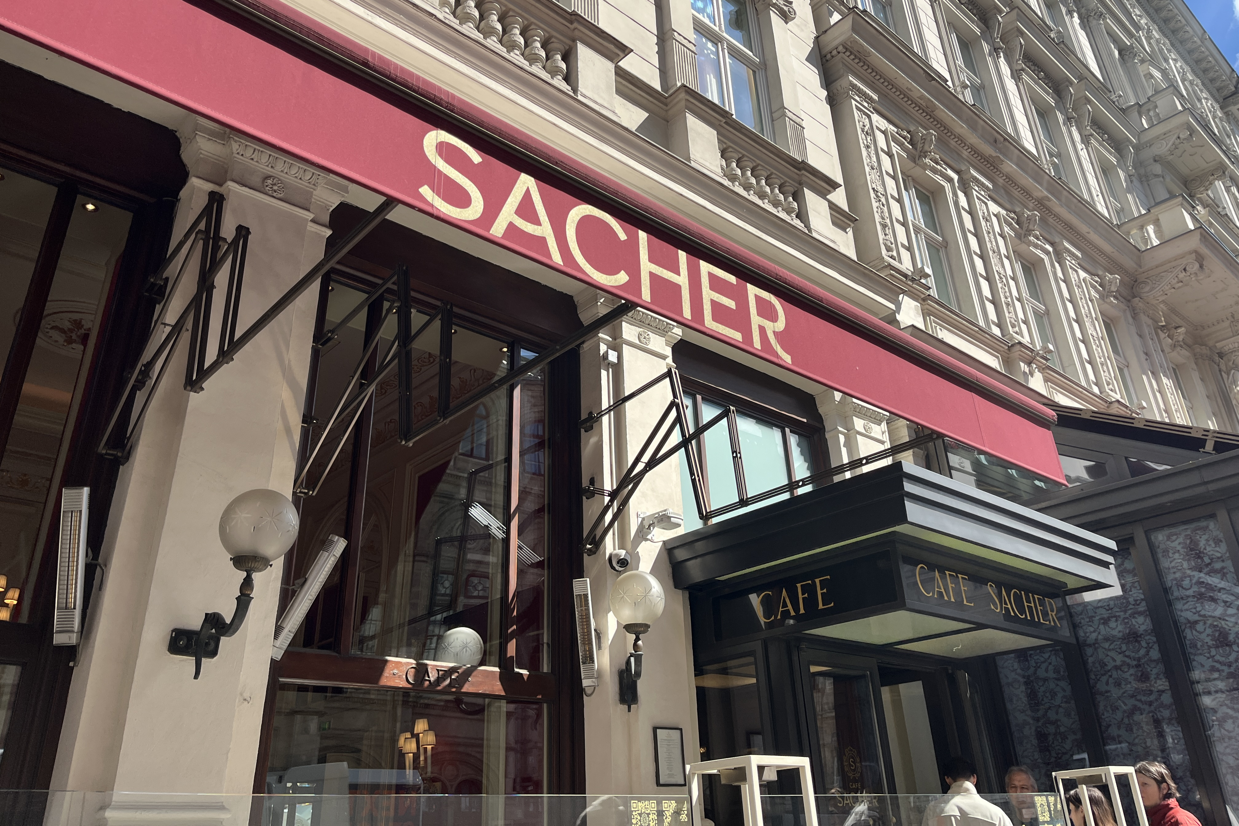 El hotel que guarda la receta secreta de la tarta Sacher celebra 150 años de historia