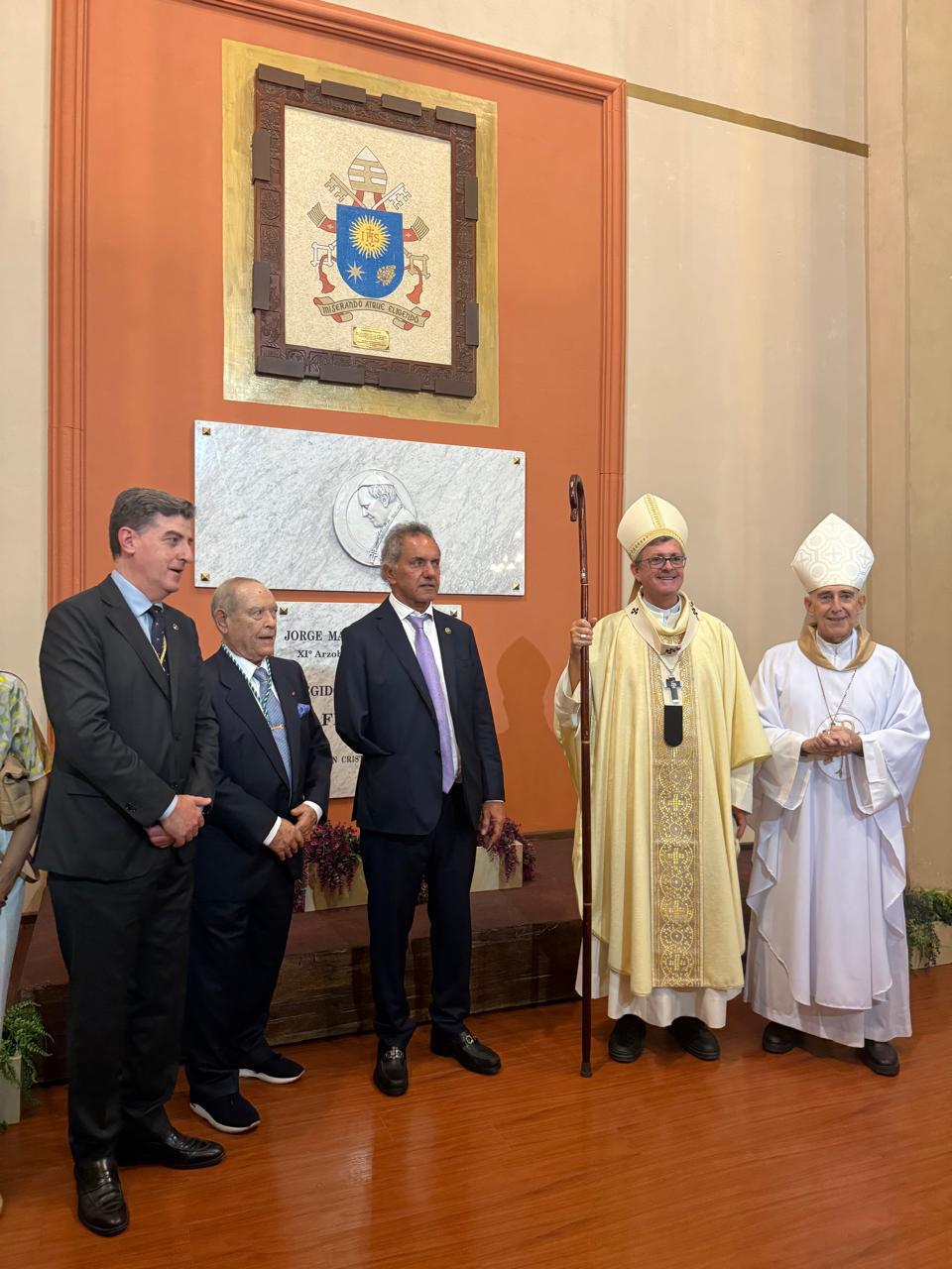El presidente de la hermandad del la Virgen del Rocío, Santiago Padilla, Florencio Aldrey, Jorge García Cuerva y monseñor Carlos Malfa en la Catedral de Buenos Aires.