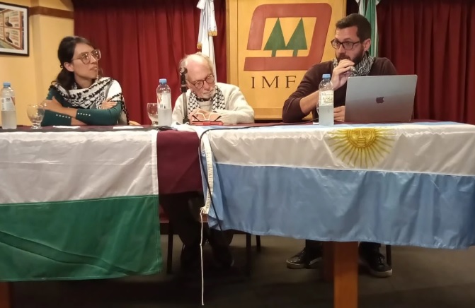 Victoria Pi de la Serra, coordinadora de MDP con Gaza,  el doctor Carlos Trotta y  el periodista Lautaro Rivara.