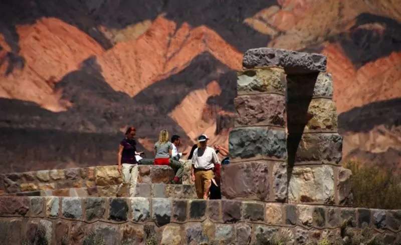 turistas-quebrada-de-humahuaca