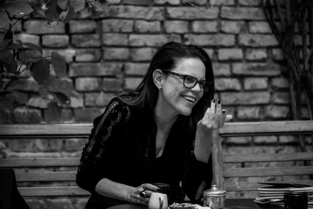 Además de editora, Joana D’Alessio es autora de la novela “Alguien a quien contarle todo” (La Crujía, 2022) y del libro “Pequeño tratado sobre la amistad” (Vinilo, 2023).
