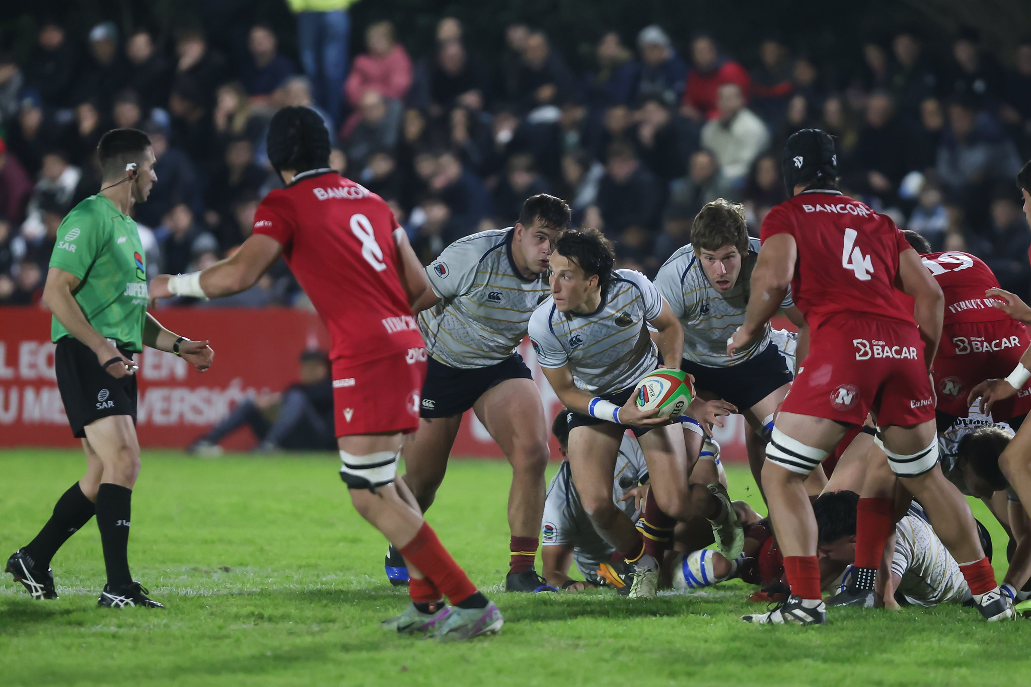Estanislao Renthel (con la pelota) inicia un ataque de Pampas, apoyado por Matías Medrano y Rodrigo Fernández Criado. Foto: Prensa UAR | Gonzalo Prados.
