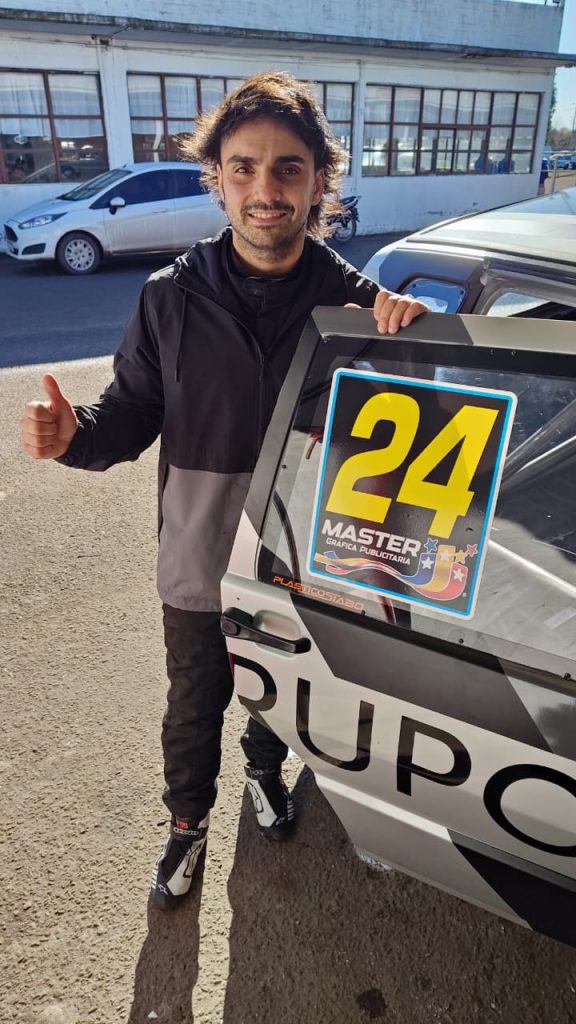 Joaquín Melo se lució con el Fiat Uno de su padre, Patricio.