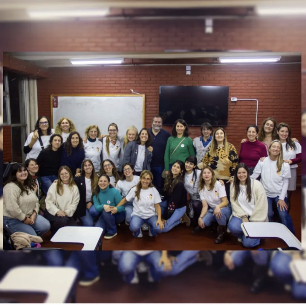 Ek equipo que formó parte de la Jornada La literatura y la escuela, en la Facultad de Humanidades de la UNMdP.