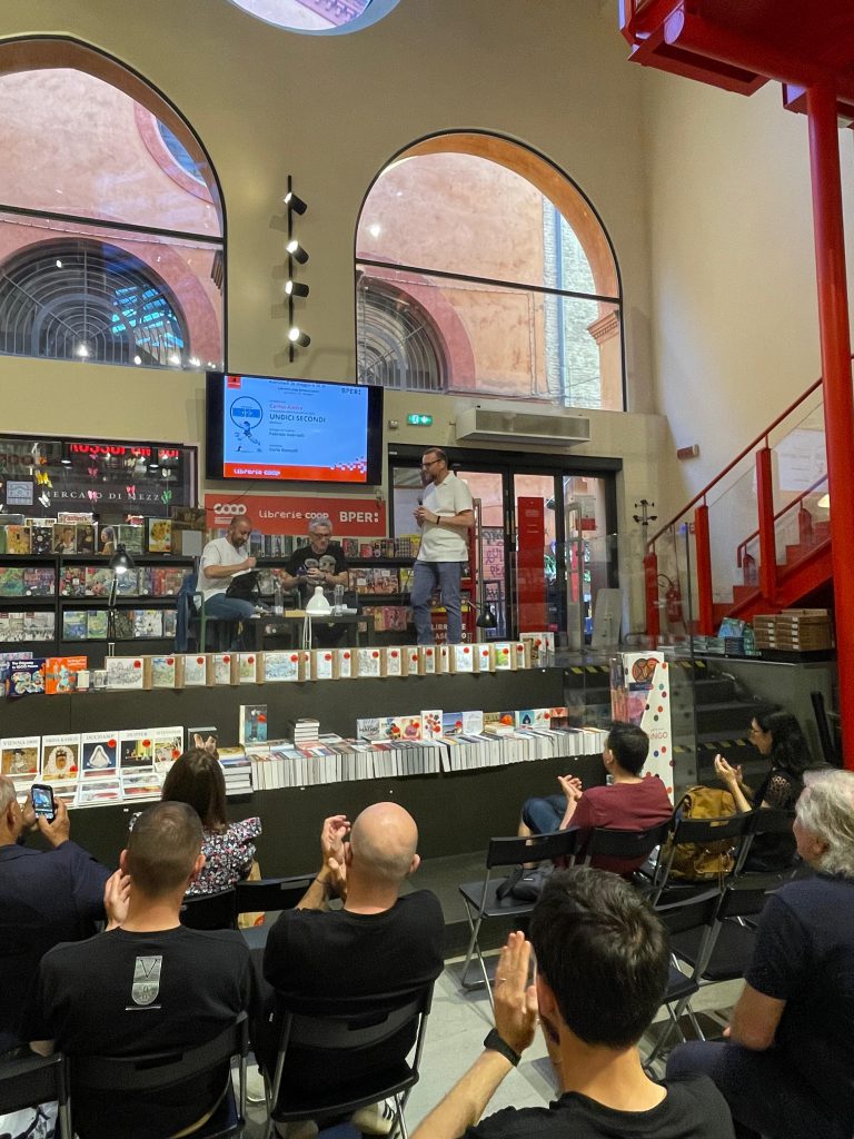 Una de las presentaciones de Undici secondi llevadas a cabo en tierras italianas.