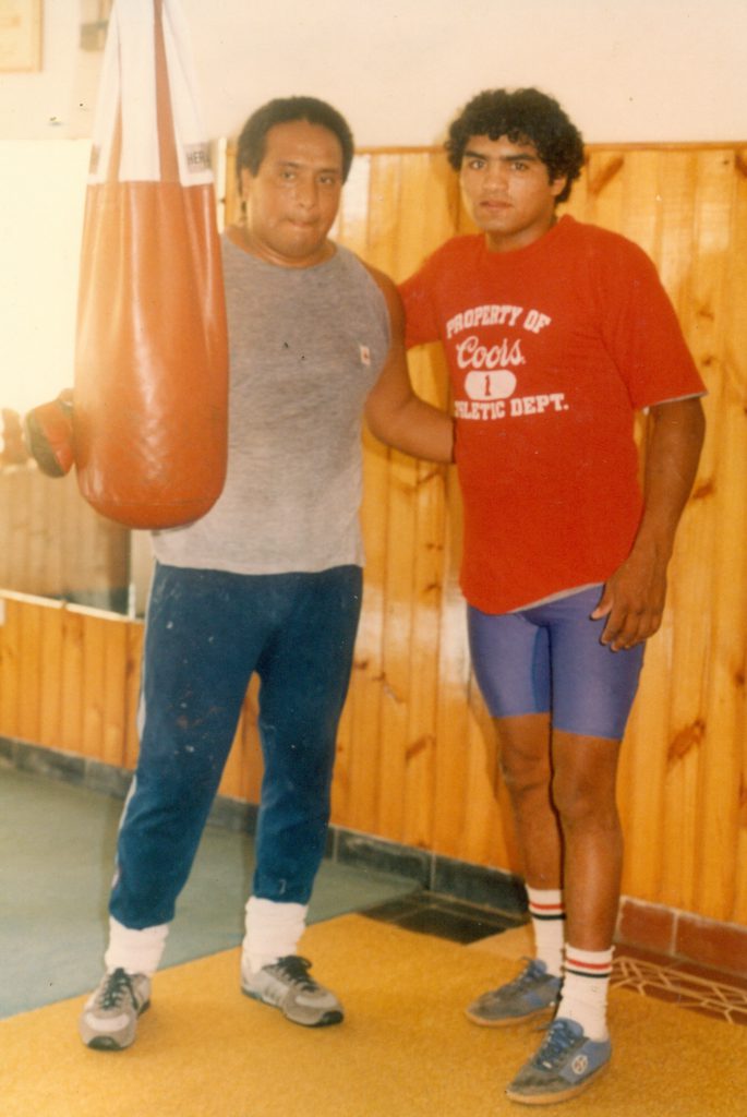 Huber Calderón y Jorge Castro posan junto a la bolsa en el "Raul Santos Villalba". Buenos tiempos.