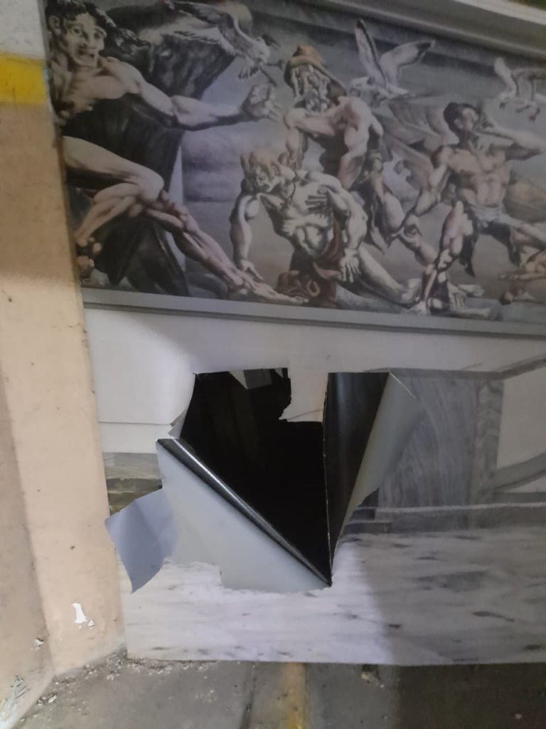Lonas de diseño dañadas.