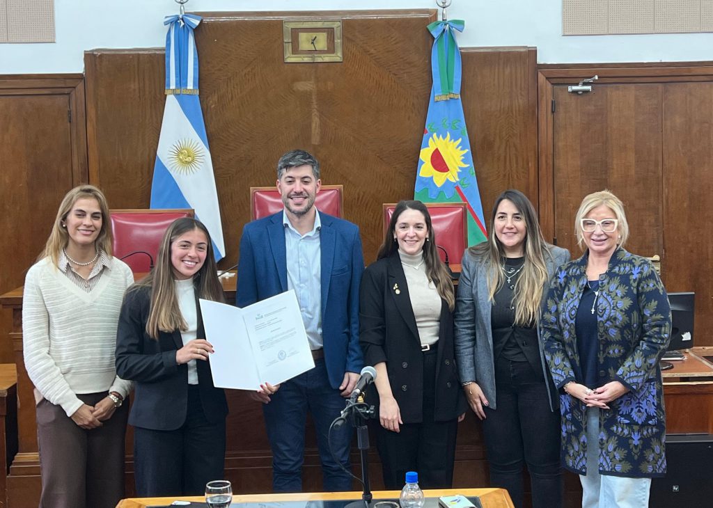 Pilar fue reconocida por los concejales en el HCD