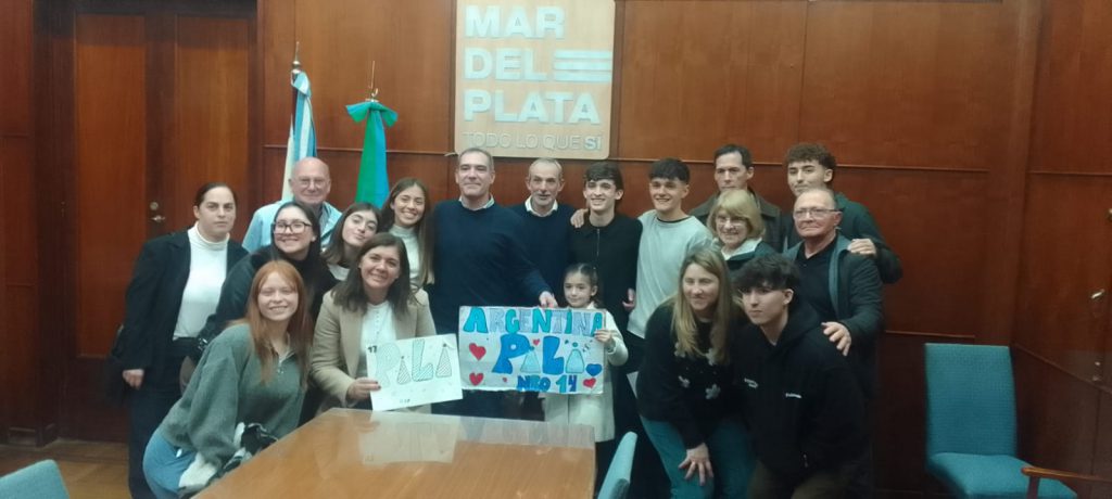Neme recibió en su despacho a Pilar, familiares y amigos.