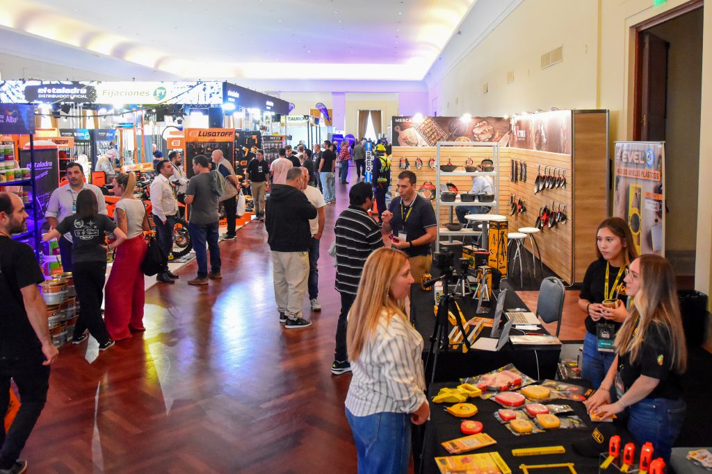 Cada congreso moviliza hoteles, gastronomía, comercios y una amplia red de servicios que generan empleo y actividad económica en la ciudad.