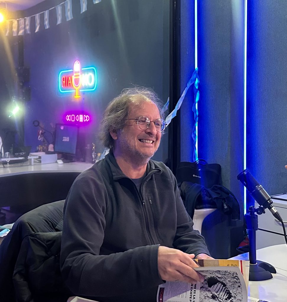 Martín Kohan, durante la entrevista para Agenda Real, streaming de Canal 8 y LA CAPITAL.
